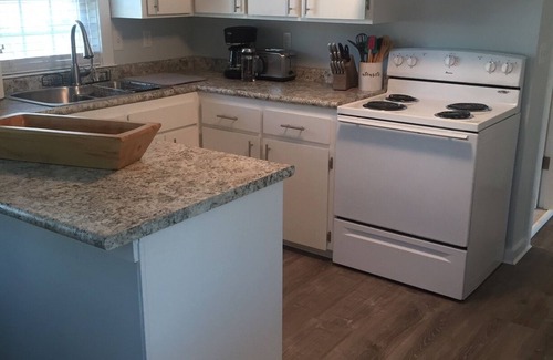 Camp Ellis Apartment | Newly Furnished One Bedroom Just Steps to Ferry Beach