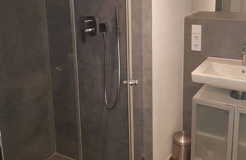 Lindenthal Condo | Newly furnished private room + bathroom + Netflix + Prime