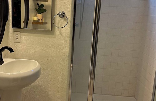 Nut Tree Bed & Breakfast | Newly Furnished, Private One Bedroom, One Bath with Laundry Room in Vacaville
