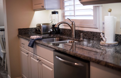Fruitland Park House | Newly Furnished 2 Bedroom, 1 1/2 Bath House With 2 Porches Close To The Villages