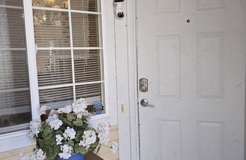 Aurora House | Newly listed 3-bed 3-bathroom, with WiFi, AC in Aurora