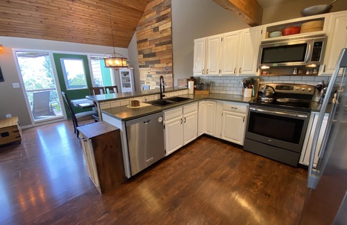 Helena House | Newly Listed - Beautiful Central Townhouse