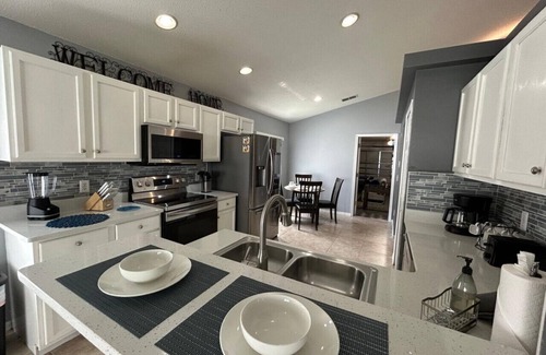 Florida Pines House | Newly listed - Modern & family friendly sleeps 9