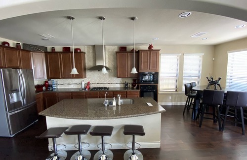 Houston House | Newly Listed Oasis