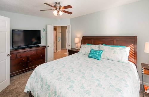 Ashley Oaks House | Newly Listed Peaceful Urban Retreat - Close to Downtown, Shopping, Restaurants and UT