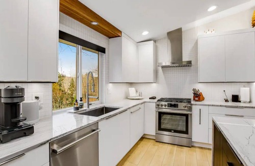 Milton House | Newly Listed! Rare Modern Luxury in Milton
