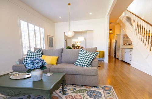 Nob Hill House | *Newly Listed *Sleeps 14 *Playhouse *WI-FI