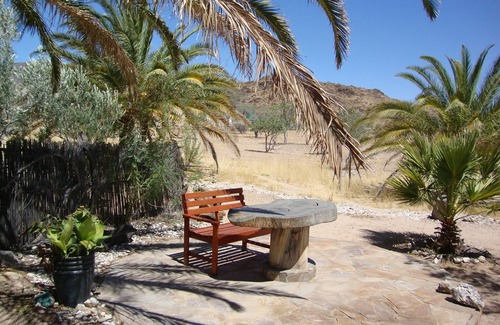 Usakos Apartment | NEWLY LISTED! Spacious 2-bedroom apartment in a little oasis near Spitzkoppe.