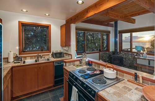 Friday Harbor Cabin | Newly Listed! Westside Waterview Cabin! (TLO)