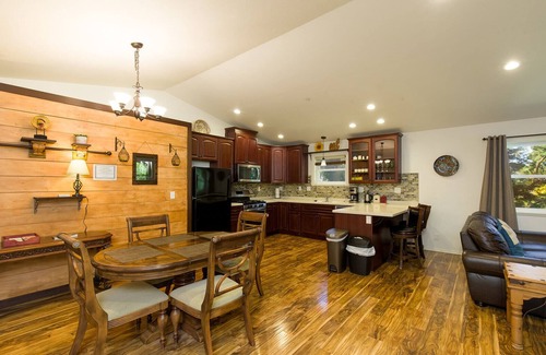 Humboldt Hill House | Newly Re-listed!🌲🏡 Hillcrest Hideaway- Tucked Away Cozy Comfort and Convenience 🌳