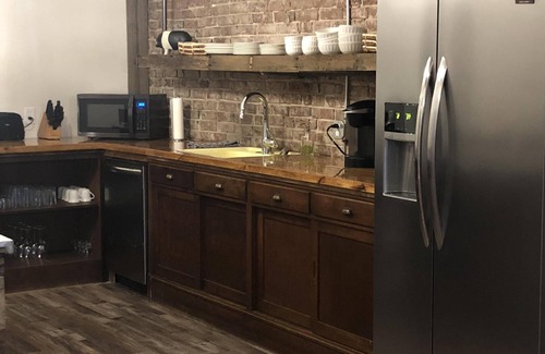 Alexander Apartment | Newly re-listed downtown historic apartment
