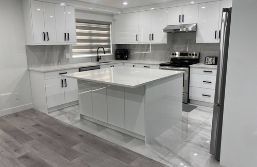 Newton House | Newly Redesigned and Spacious Home in Surrey