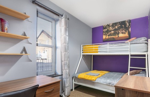 Heaton Apartment | Newly Refurbished Newcastle Apartment Sleeping 18 People Comfortably