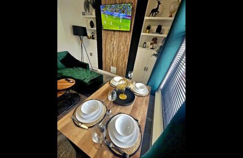 Bridgwater House | Newly refurbed - sleeps 6 - long stay