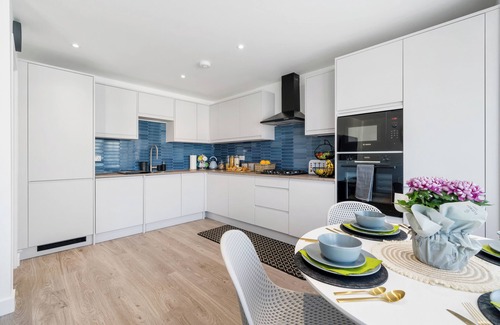 Whittington Apartment | Newly Refurbished 2 Bed Flat Close to Mill Hill Broadway and Train