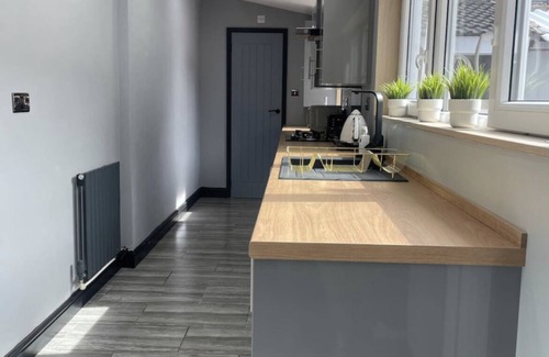 Lincoln House | Newly refurbished 3 bedroom/2 bathroom house