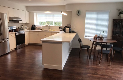Kitsilano House | Newly Refurbished Cozy Private Room with Private Bathroom