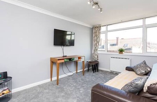 Horsham Apartment | Newly refurbished light and spacious Apartment in Central Horsham!