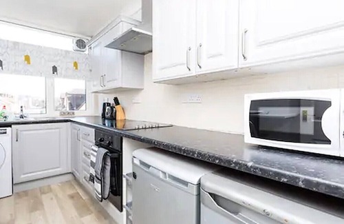 Horsham Apartment | Newly refurbished light and spacious Apartment in Central Horsham!