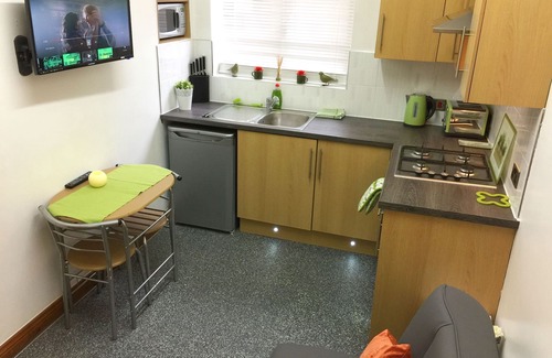 Manchester City Centre Apartment | Newly Refurbished - Near Piccadilly - 2 Bedroom Apartment - Sleeps up to 10
