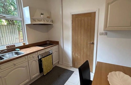 Nottingham House | Newly Refurbished Spacious and Bright House.7 min Drive to Nottingham Centre
