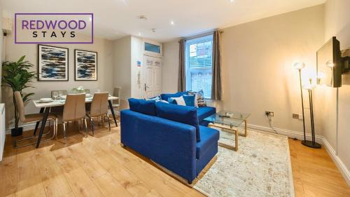 Rushmoor District Apartment | Newly Refurbished Spacious Serviced Apartment for Contractors and Families, FREE WiFi & Netflix by REDWOOD STAYS