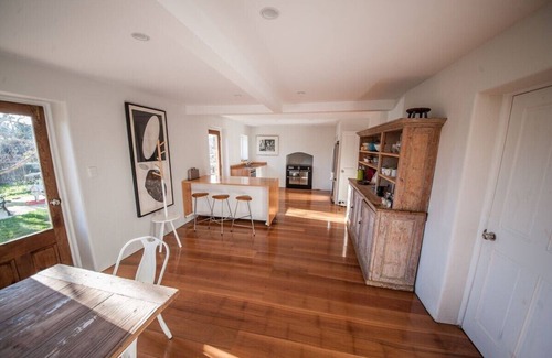 Little Swanport House | *Newly relisted* Coach House at Lisdillon Vineyard