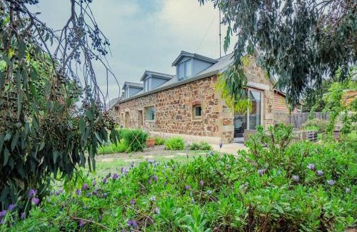 Little Swanport House | *Newly relisted* Coach House at Lisdillon Vineyard