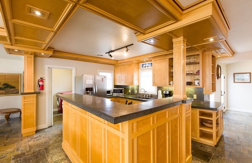 Eureka House | 🏡 Newly Relisted! Henderson Haven- In the Heart of Eureka, Spacious, Deck/BBQ!