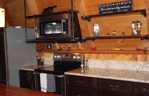 Meadow View Heights Cabin | Newly remodeled cottage in the woods