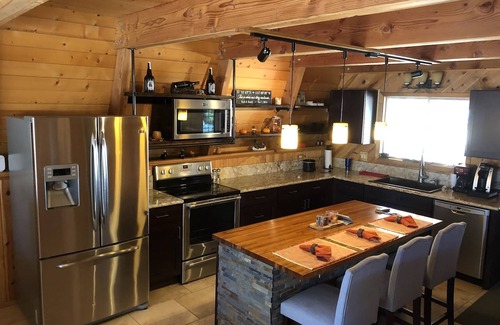 Meadow View Heights Cabin | Newly remodeled cottage in the woods