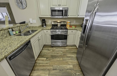 Ash Condo | Newly Remodeled 2BR-North Beach Resort,Great Pools