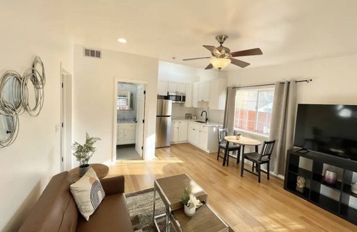 Lakeshore House | Newly Remodel Guest Suite-Separate Entrance