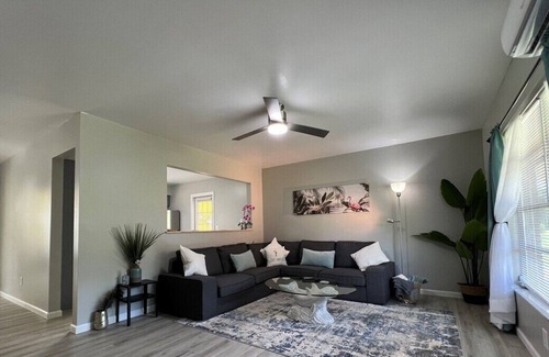 East County Civic Group House | Newly remodel Home w/ large private outdoor space