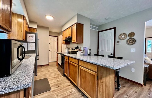 Otterbien Home House | Newly Remodeled Charming home Liberty Twp.
