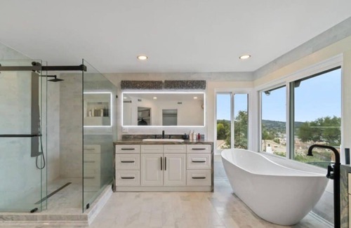 Westlake Village House | Newly Remodeled 4B2.5B Getaway