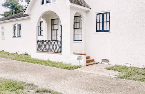 East Natchitoches House | Newly remodeled 1930's cottage! Close to everything in the heart of Natchitoches