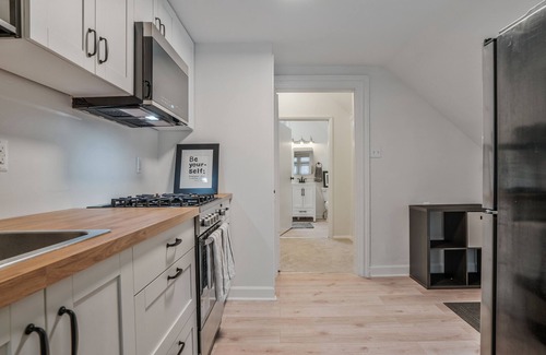 Shadyside Apartment | Newly remodeled 1BR/1BA apartment centrally located near top dining/attractions.