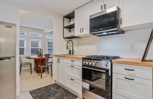 Shadyside Apartment | Newly remodeled 1BR/1BA apartment centrally located near top dining/attractions.