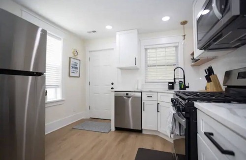 Wildwood Apartment | Newly remodeled 2 bdr apt, 1.5 block to the beach