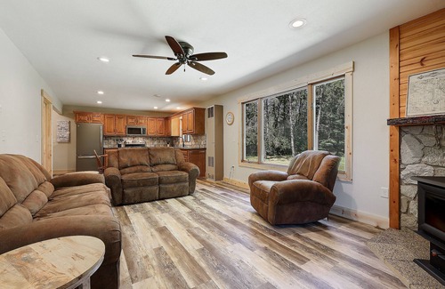 Athelstane House | NEWLY REMODELED 2 BED CABIN ON ATV/SNOWMOBILE TRAIL