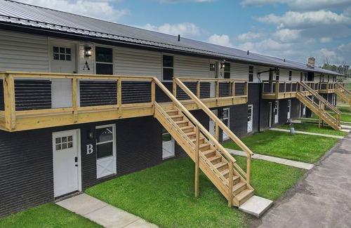 North Canton Apartment | Newly Remodeled 2 BR Apartment in Green Near CAK