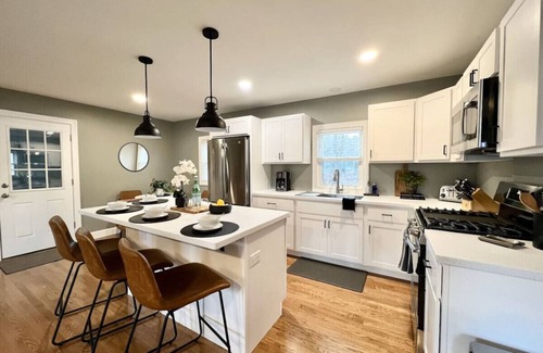 Clay House | Newly Remodeled 2BR/1BA House