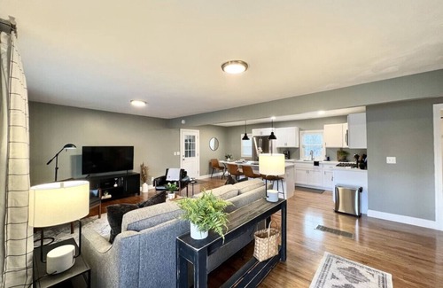 Clay House | Newly Remodeled 2BR/1BA House