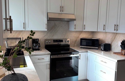 West Ridge House | Newly remodeled 3-bedroom house- guest favorite