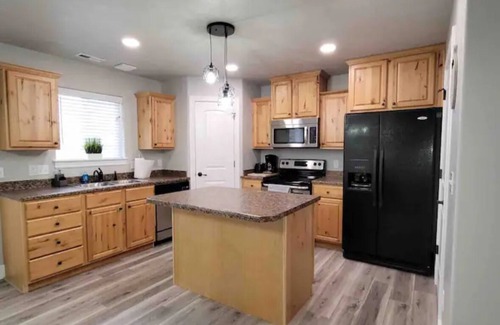 Roosevelt House | Newly remodeled 3 Bedroom Townhome