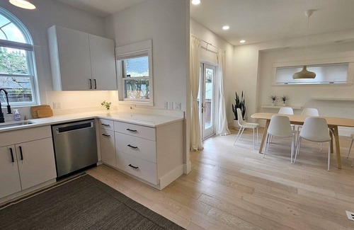 Stevens House | Newly Remodeled 3bd House in front of Volunteer Park, North Capitol Hill Seattle