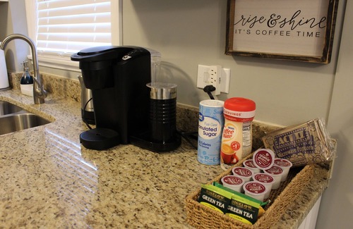 Hermosa Apartment | Newly remodeled 3BR APT w/prkng, near public transportation, highways, & shops