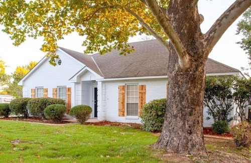Gunter Afs House | Newly Remodeled 3BR Place | High Speed Wifi