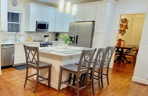 Greensboro House | Newly remodeled 4br 3b house